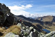 49 Seguendo la labile traccia alta anche per pietraie per il Passo di Porcile